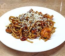 Соба с морепродуктами и овощами