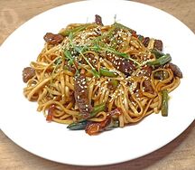 Удон с говядиной и овощами