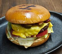 Бургер Chizburger с мраморной говядиной