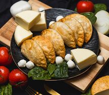 Мини-чебуреки с адыгейским сыром 