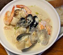 Морепродукты в сливочном соусе