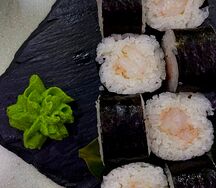 Маки с тигровой креветкой