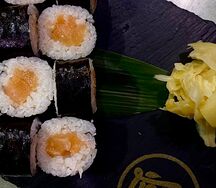 Маки с лососем