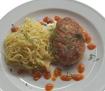 Котлета свиная с лапшой