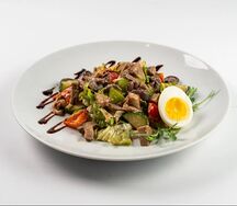 Салат с говяжьим языком и маринованными грибами