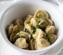 Пельмени с курицей ручной лепки