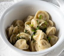 Пельмени с семгой и шпинатом