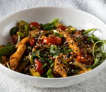 Теплый салат с курицей