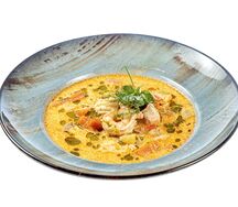 Сливочный суп с креветками и лососем
