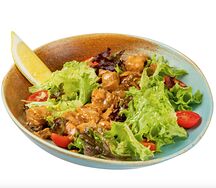 Теплый салат с гребешками и лососем