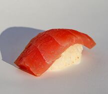 Суши с тунцом