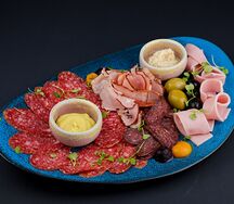 Мясная тарелка по-средиземноморски