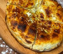 Фирменная лепешка на углях с сыром