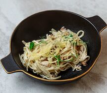 Удон сливочный с курицей и грибами
