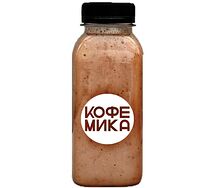 Смузи клубника, банан и кокосовое молоко