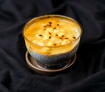 Чиа-пудинг с манго и маракуйей