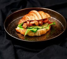 Круассан с креветками