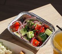 Салат из кубанских томатов с огурцом и красным луком