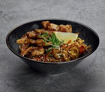 WOK-удон с курицей