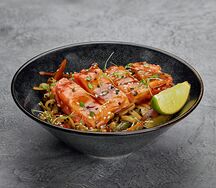 Wok-удон с лососем