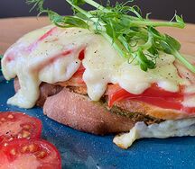 Горячий бутерброд с куриной грудкой