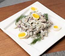 Салат с языком и айоли