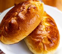 Пирожок лук с яйцом