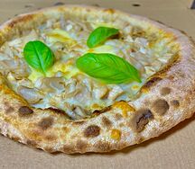 Пицца с курицей и грибами