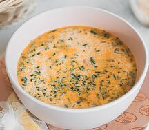 Суп с лососем и креветками