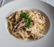 Тальятелле с белыми грибами и куриным филе