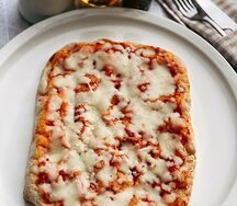 Пицца с сыром моцарелла