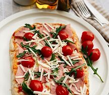 Пицца с ветчиной и томатом черри