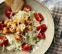 Салат Цезарь с креветками