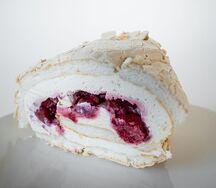 Рулет Меренговый с малиной