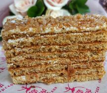 Кусочек торта Медовик