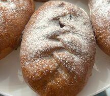 Пирожок с вишней