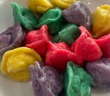 Разноцветные пельмешки с курочкой