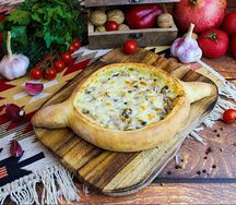 Хачапури по-аджарски с курицей и грибами