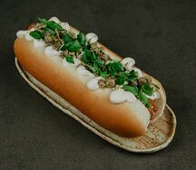 Хот дог с грибным соусом
