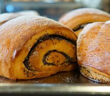 Булочка с маком