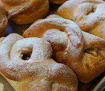 Булочка с яблоком