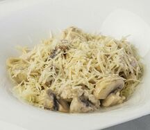 Паста с курицей и грибами