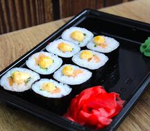 Ролл Маки лосось и огурец