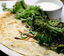 Кутаб с цыпленком и зеленью