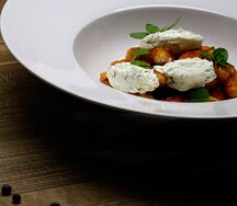 Картофельные клецки с копченой рикоттой