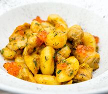 Картофельные клецки с рапаном и красной икрой