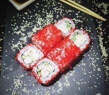 Калифорния с креветкой и крабом