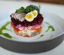 Сельдь под шубой из печеных овощей
