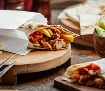 Шаверма с мясом в лепешке