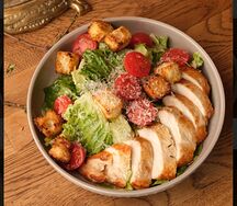 Салат цезарь с курицей